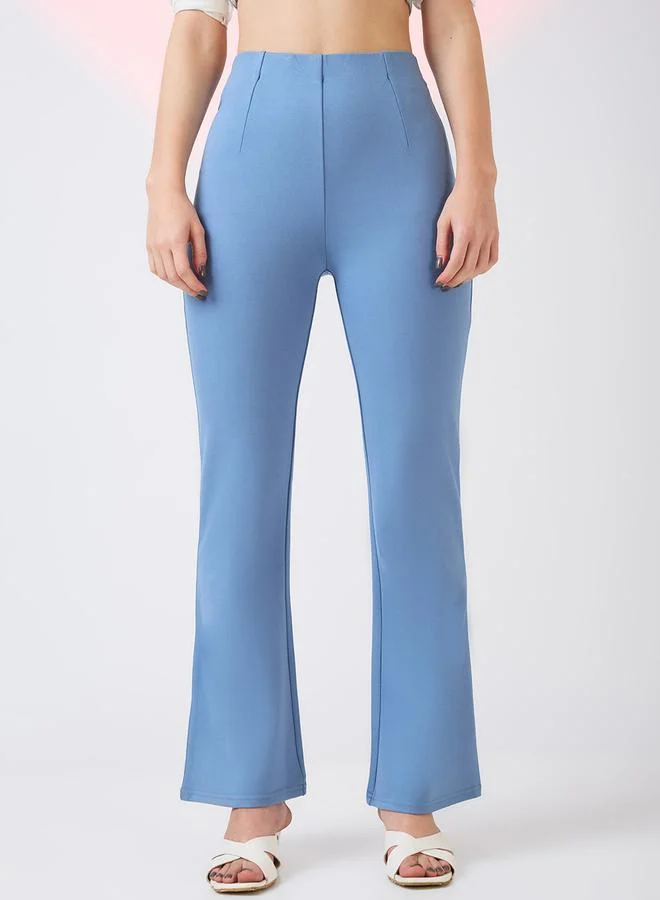 جلو باص بنطال تريقنز أزرق مطاطي بخصر متوسط وقصة بوت كات