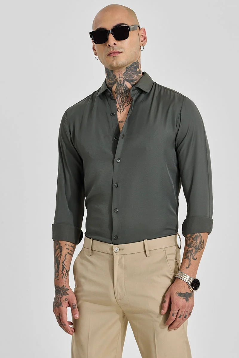 سنيتش قميص رمادي سادة بقصة ضيقة