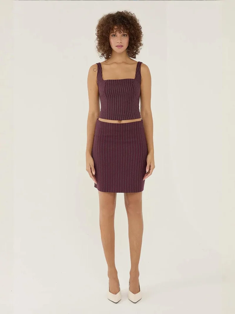 زوبعة تنورة قصيرة مخططة