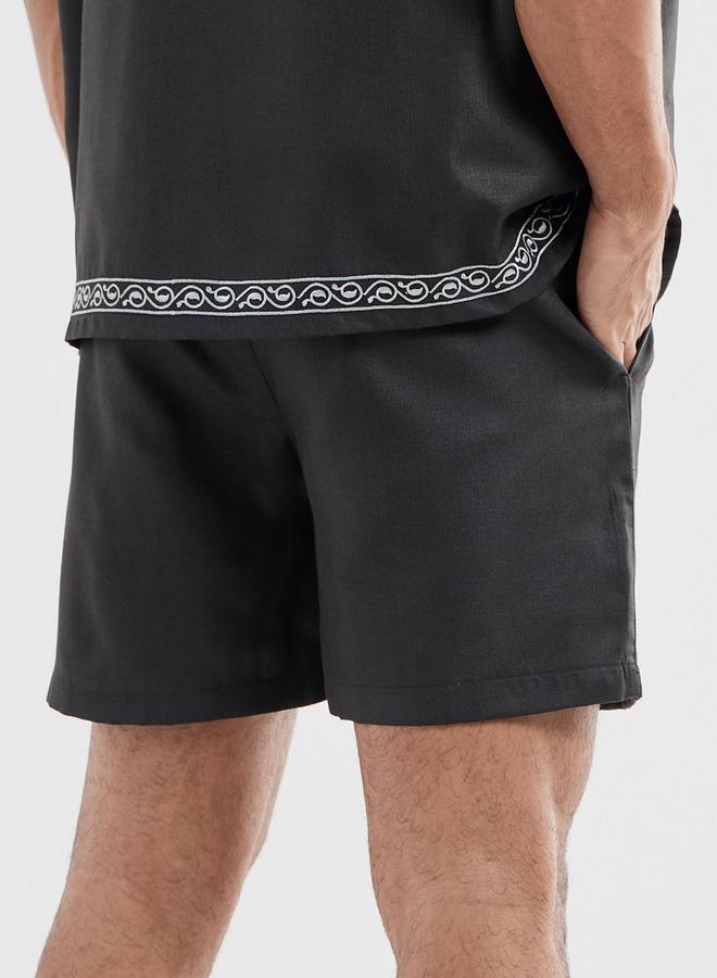 سبلاش فيڤ شورت بخصر مرن ورباط إغلاق وجيوب وطبعات زهرية - Image 3