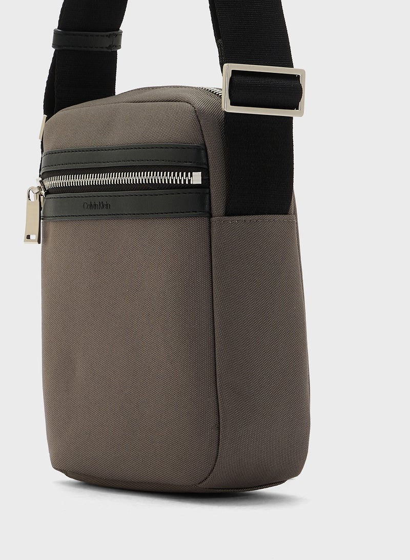 كالفن كلاين حقيبة مراسل كاجوال - Image 4