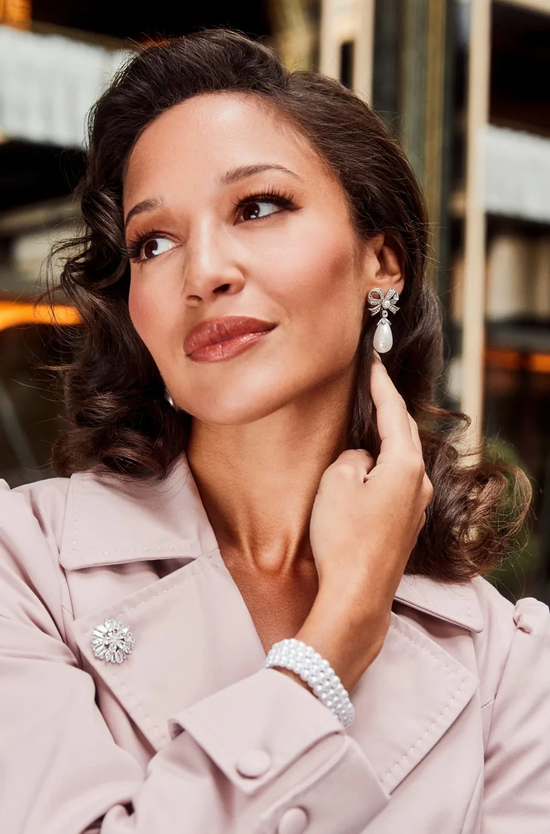 سانتيني لندن Queen' Bow and Pearl Drop Silver Earrings