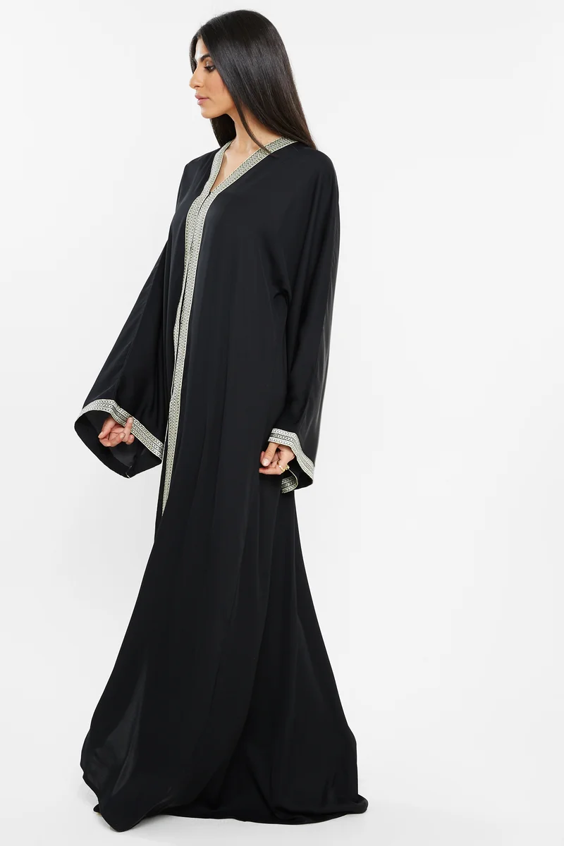 النخبة عباية مفتوحة بتصميم مذهل