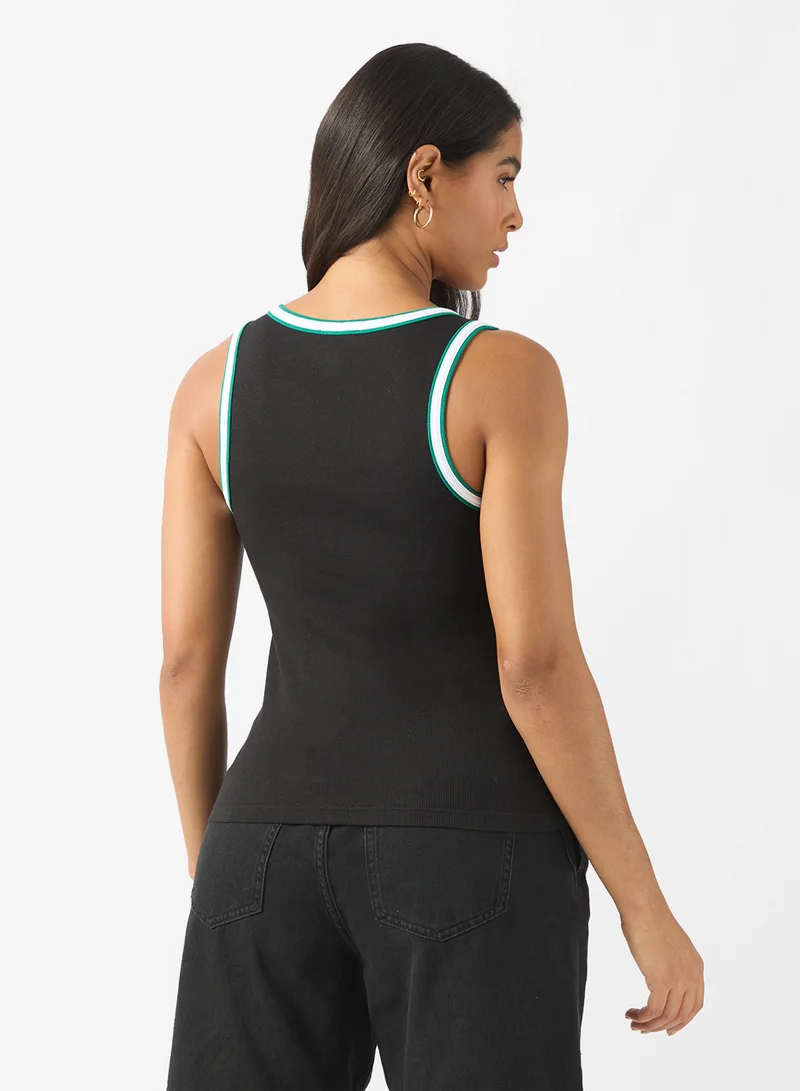 كالفن كلاين جينز تيشيرت بدون أكمام بشعار