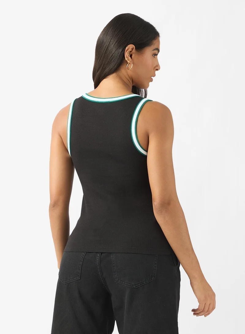 كالفن كلاين جينز تيشيرت بدون أكمام بشعار