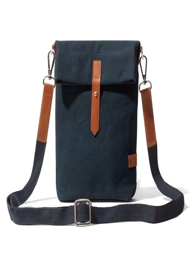 دايلي أوبجيكتز حقيبة كتف سكوت للجنسين من ديلي أوبجكتس | حقيبة قماشية زرقاء داكنة سادة مع جيوب داخلية وخارجية | إغلاق بأزرار أكمام جلدية مع حزام قطني قابل للتعديل | مساحة تخزين للأغراض الأساسية - Image 1