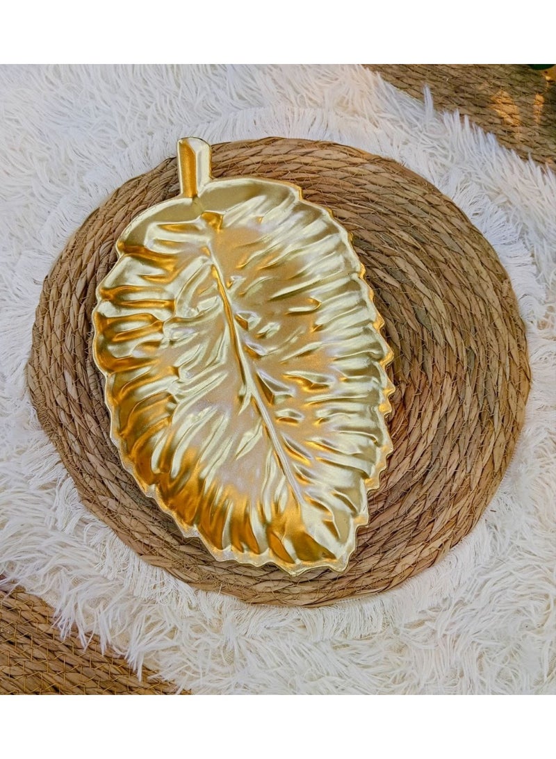 طبق بلاستيك للتقديم بتصميم ورقة شجر ذهبية - Image 4