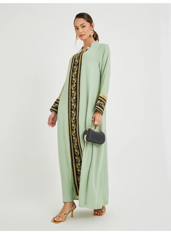 أميرة Amirah Crinkled Collared Jalabiya with Lace Panel