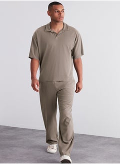 trendyol Limited Edition Mink Oversize/Wide Textured Wrinkle-Free Ottoman Polo Collar T-Shirt TMNSS23PO00020  - Image 3