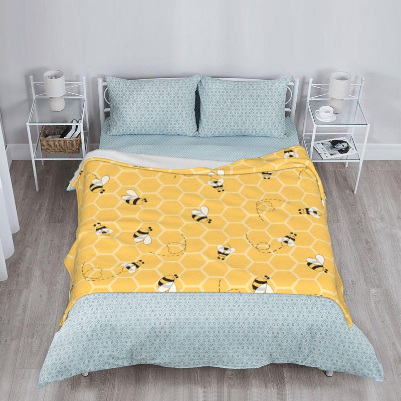 Flannel Blanket 40x50 Inch Super Soft Throw Blanket - Lightweight Design Honeycomb Blanket for Sofa - Image 4