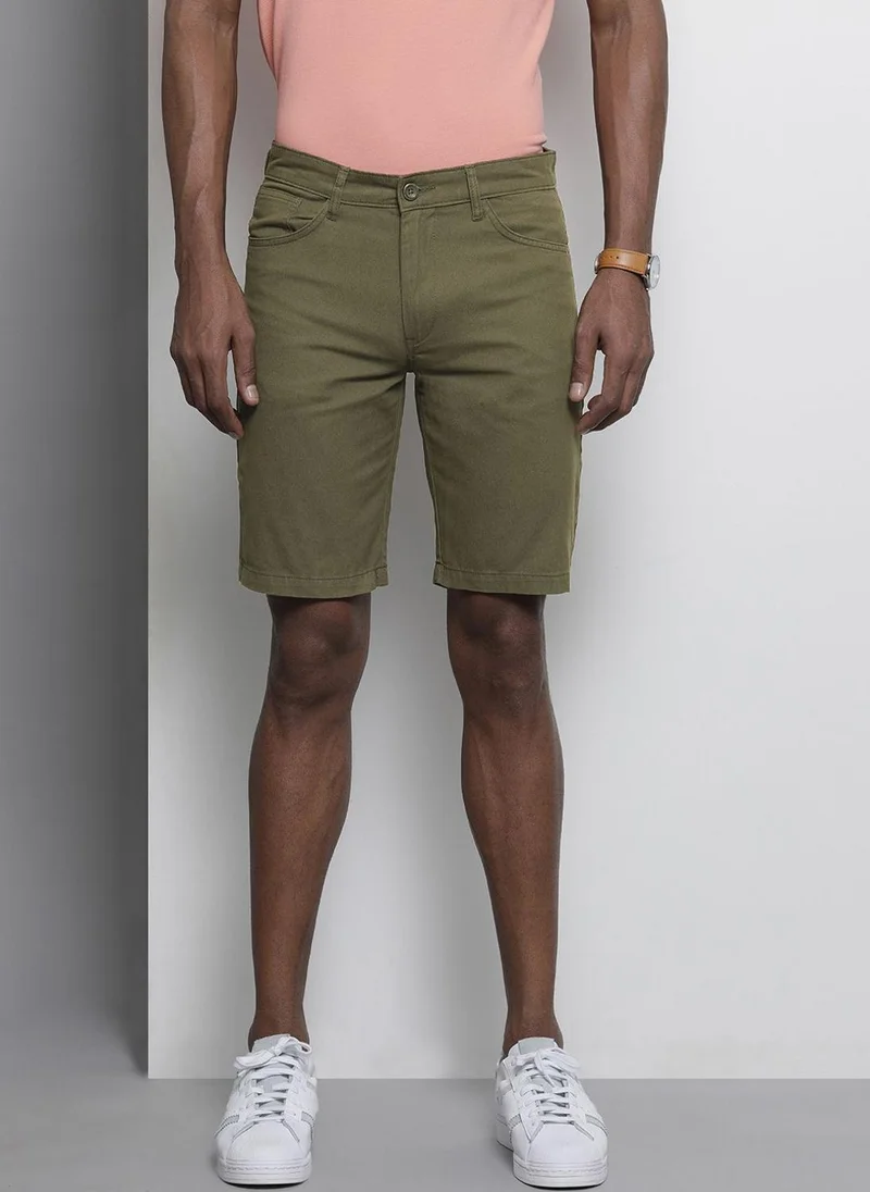 ذا انديان كراج كو Men Slim Fit Solid Mid-Rise Chino Shorts