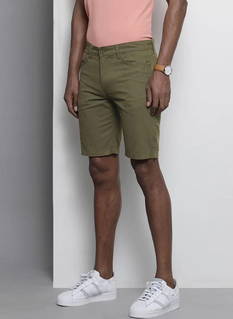 ذا انديان كراج كو Men Slim Fit Solid Mid-Rise Chino Shorts