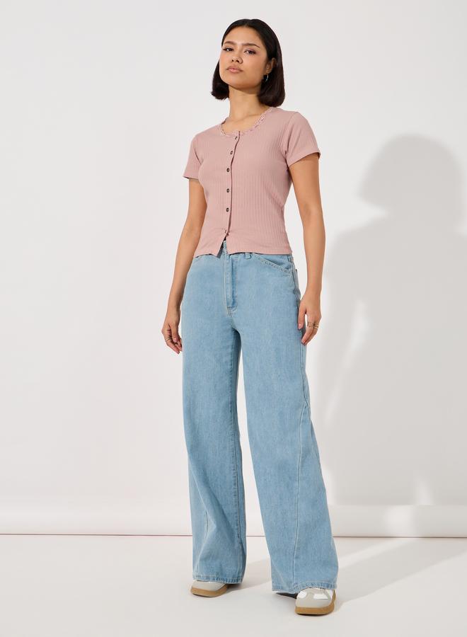 ستايلي بلوزة محبوكة بتفاصيل مضلعة ودانتيل - Image 2