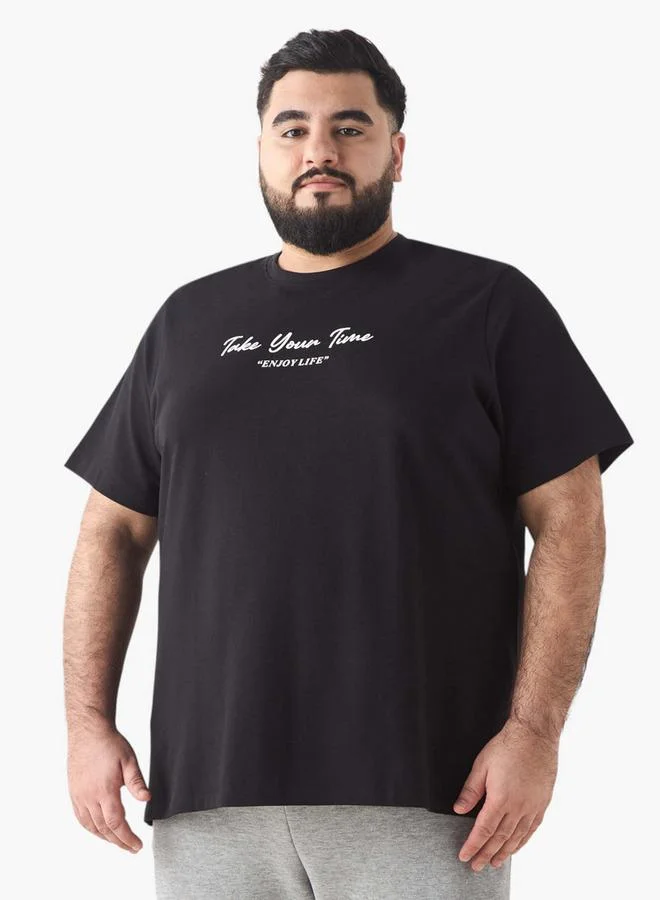 سبلاش فيڤ تيشيرت بياقة دائرية وطبعة شعار بمقاس كبير