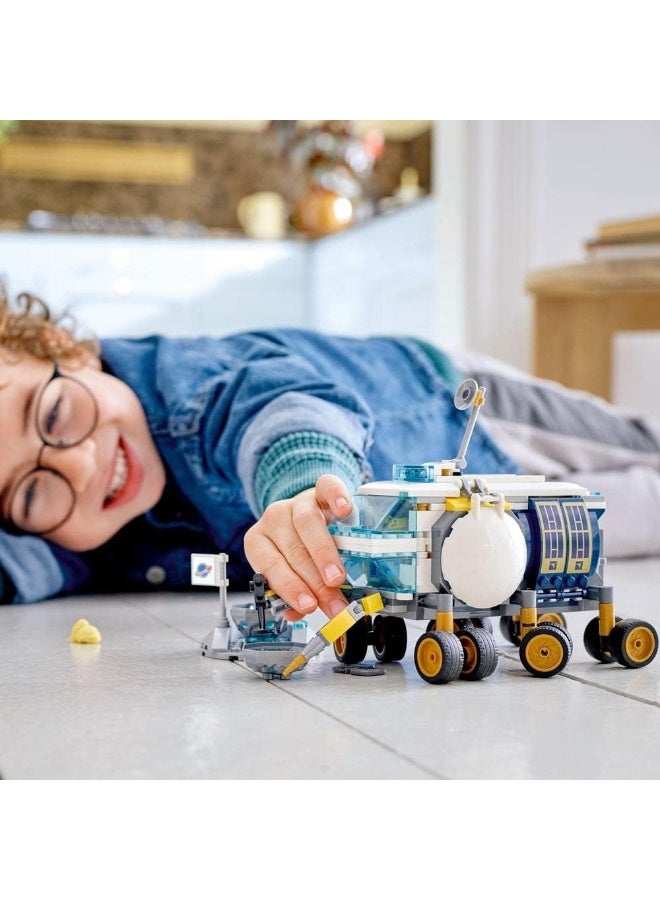 LEGO مجموعة مكعبات بناء سيارة لعبة مركبة قمرية من ليجو سيتي 60348 - Image 3