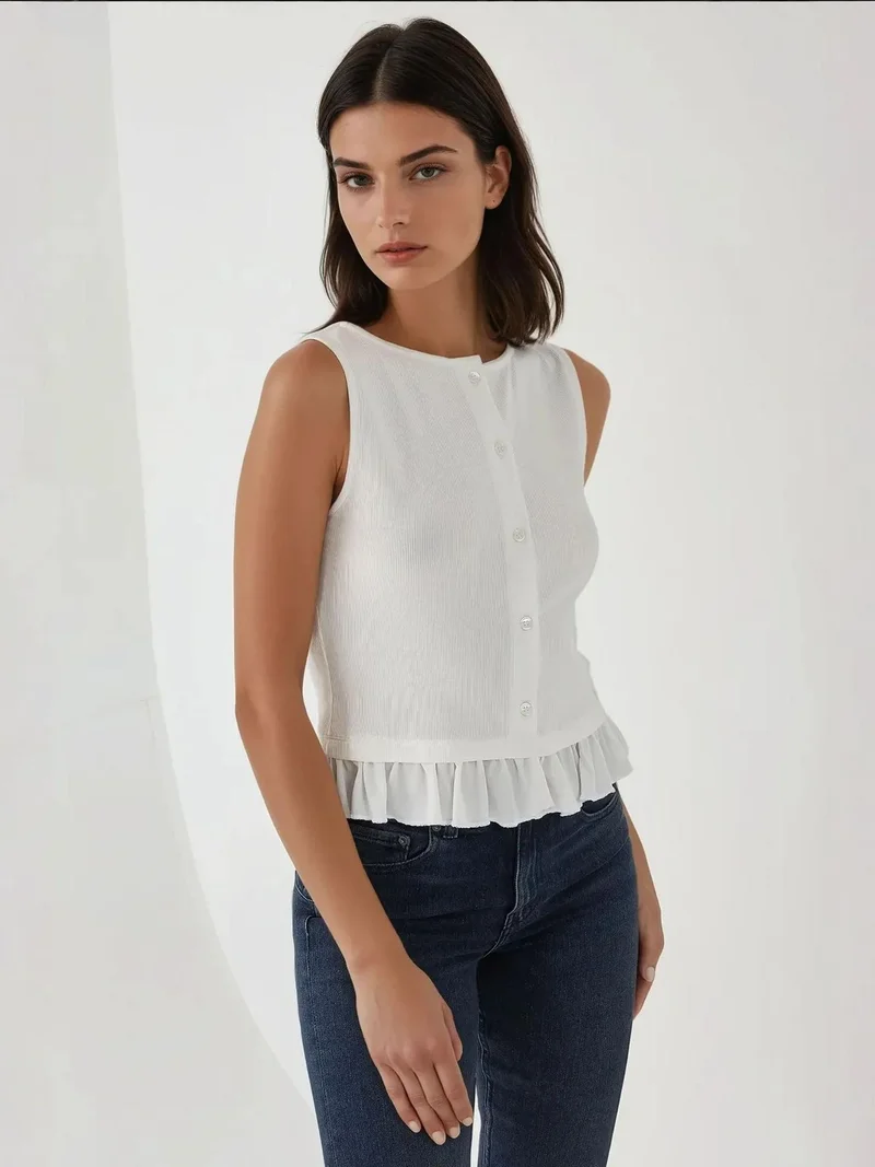 هيكاب بلوزة بياقة دائرية مزخرفة بتفاصيل كشكش