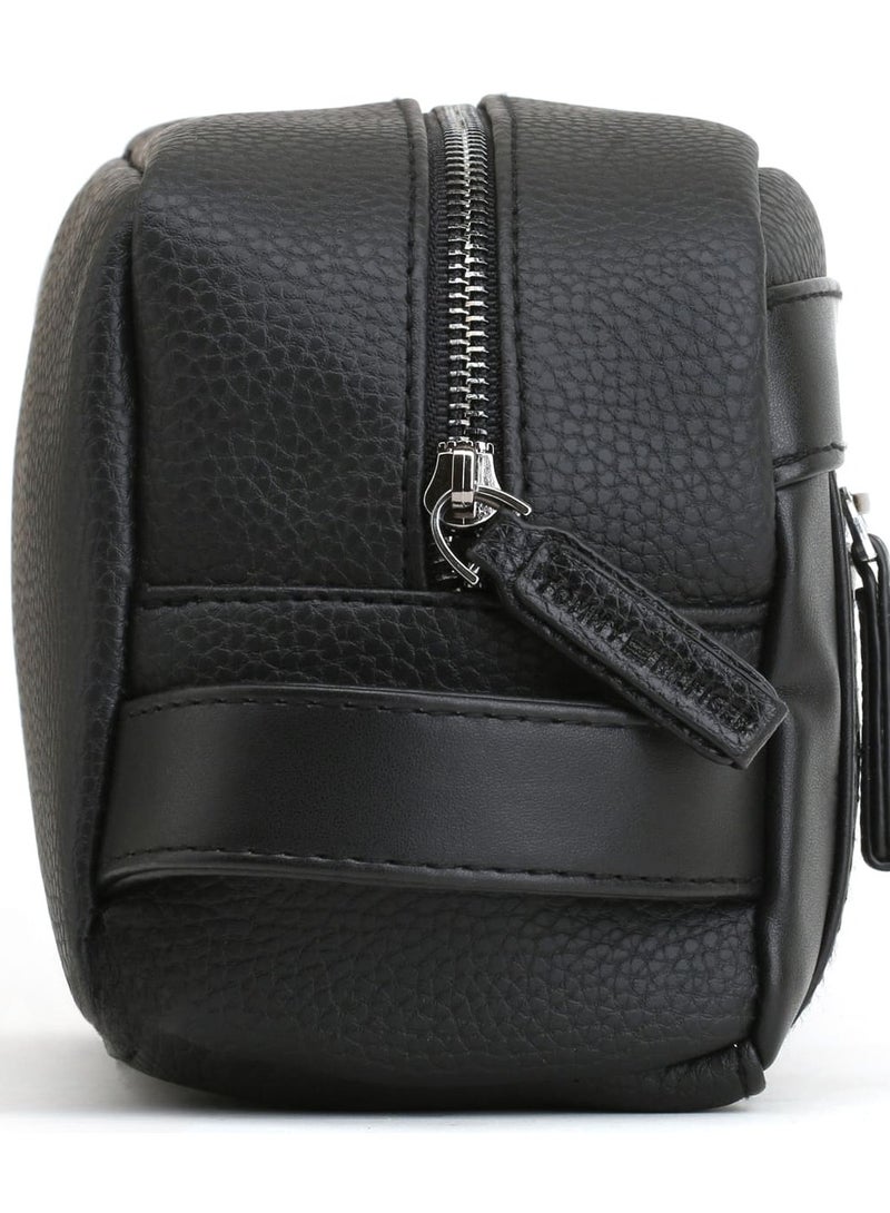 Tommy Hilfiger Plus "Chic and Modern Handbag Crafted from Premium Leather with Detailed Finishes and a Spacious Interior for Effortless Organization and Elegance"  - Image 3