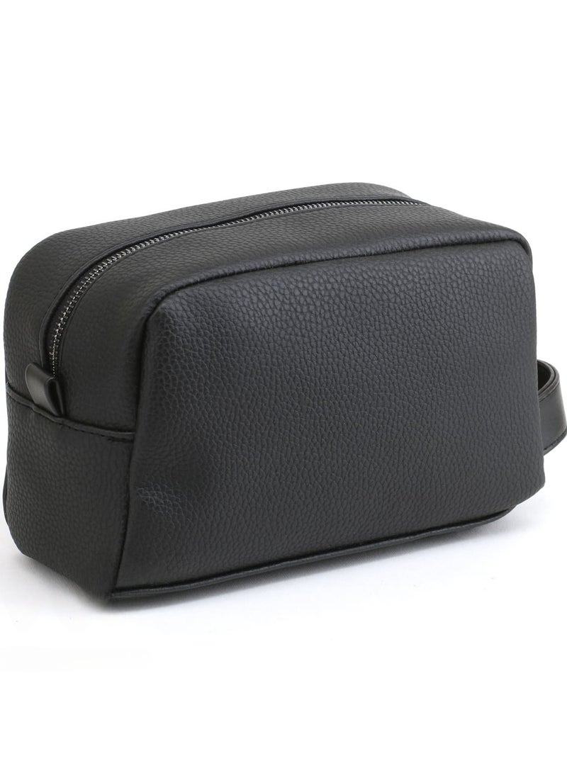 Tommy Hilfiger Plus "Chic and Modern Handbag Crafted from Premium Leather with Detailed Finishes and a Spacious Interior for Effortless Organization and Elegance"  - Image 4
