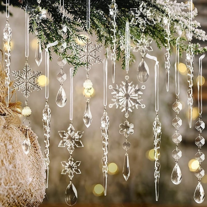 CHRISTMAS TREE DECORATION CRYSTAL ORNAMENTS 32PCS ACRYLIC CHRISTMAS ORNAMENTS SNOWFLAKE ICICLE DROP CRYSTAL HANGING ORNAMENTS FOR XMAS TREE WINTER HOLIDAY FROZEN PARTY DECORATIONS