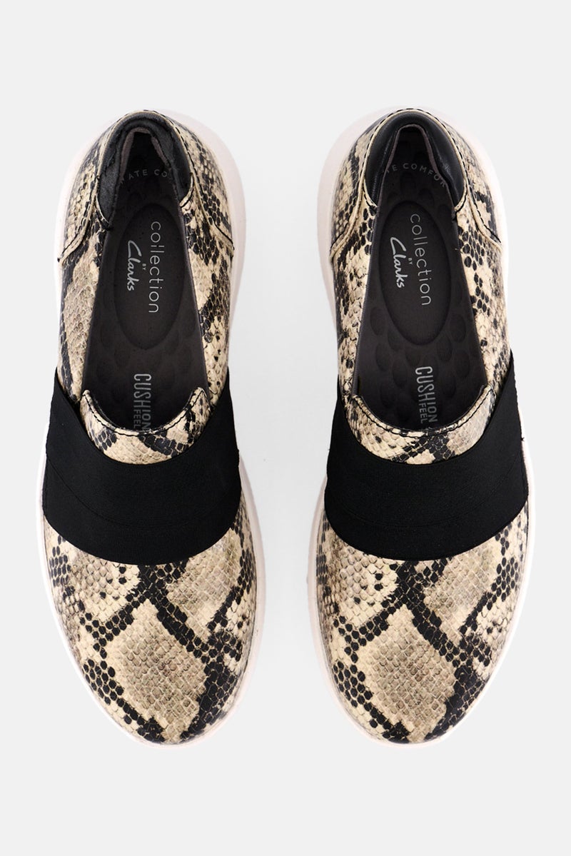 clarks Women Standard Kayleigh River Slip On Casual Shoes, Beige - Image 3