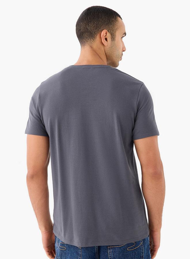 ايكونيك تيشيرت بيكيه بطبعة شعار أيقوني - Image 3