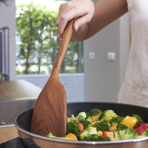 FAAY 13.5” Stir Fry Wooden Spatula for RIGHT Hand, Ergonomic Handle Saute Paddle, Healthy Wood Turner, Handcraft from High Moist Resistance Golden Teak, Compatible for Non Stick Wok and Stir-Fry Pan - Image 4