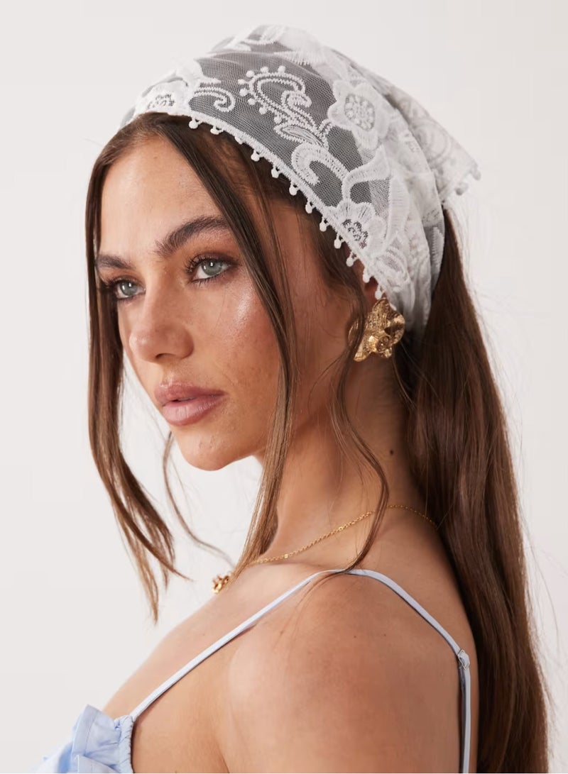آيسوس ديزاين ASOS DESIGN وشاح رأس من الدانتيل باللون الأبيض مع تفاصيل ربطة عنق - Image 1