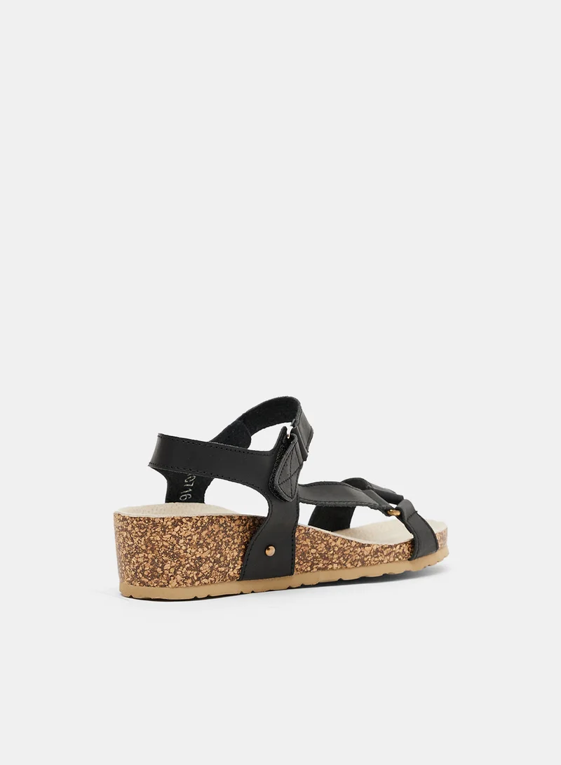 داون تو إيرث Stitch Detailed Low-Heel Sandals
