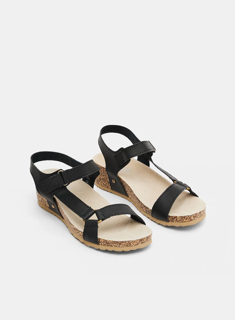 داون تو إيرث Stitch Detailed Low-Heel Sandals