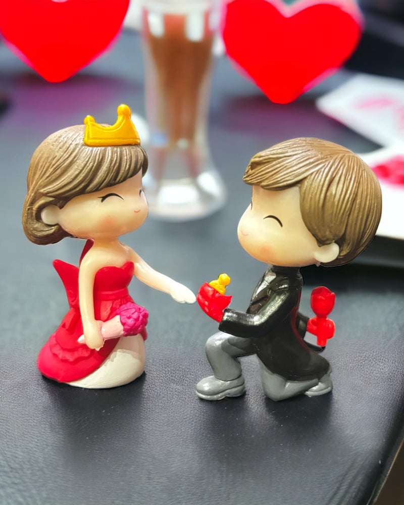 WARMINGO DE Valentine Gift for Boyfriend Girlfriend Husband Wife Girls Boys Decorative Cute Miniature Romantic Couple Showpiece Statue | Valentine Decoration Item (Resin) (Proposing) - Image 1