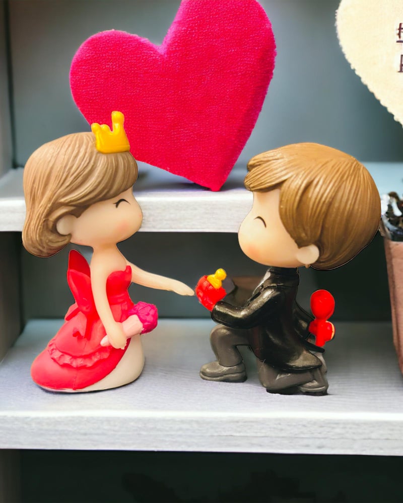 WARMINGO DE Valentine Gift for Boyfriend Girlfriend Husband Wife Girls Boys Decorative Cute Miniature Romantic Couple Showpiece Statue | Valentine Decoration Item (Resin) (Proposing) - Image 2