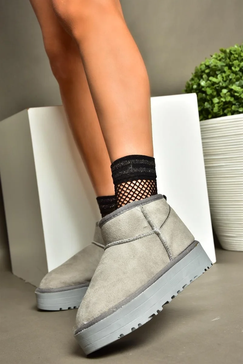 فوكس شوز R612033402 Gray Suede Thick Soled Half Women's Boots with Hair on the Inside