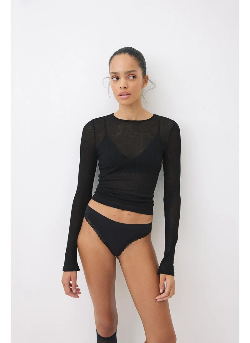 اتش اند ام 2-pack Seamless Lace-trimmed thong briefs