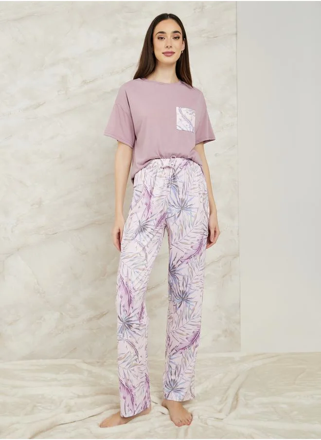 ستايلي Leafy Palm Pocket T-Shirt & Pyjama Set