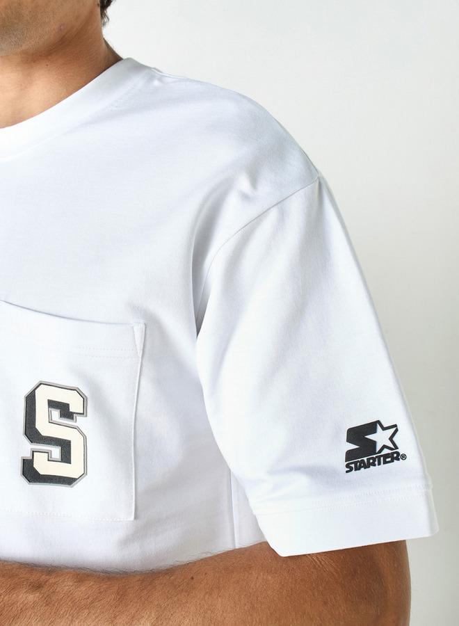 ستارتر تيشيرت بياقة ضيقة وأكمام قصيرة وطبعات تايبوجرافيك من ستارتر - Image 4