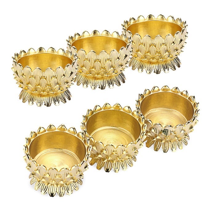 6 PCS METAL LOTUS GHEE OIL LAMP HOLDERS LOTUS TEA LIGHT HOLDERS VOTIVE CANDLE STAND SET DIYA BUTTER LAMP HOLDERS FOR DIWALI PUJA HOME ALTAR POOJA DECORATION CANDLE CENTERPIECE GOLD