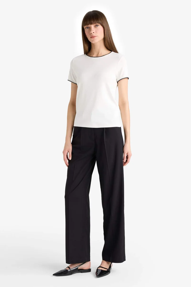 ديفاكتو Regular Fit Crew Neck Ribbed T-Shirt