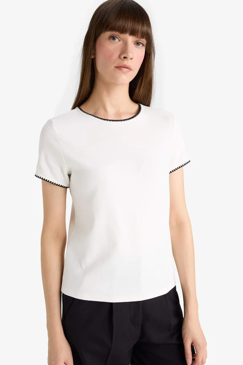 ديفاكتو Regular Fit Crew Neck Ribbed T-Shirt