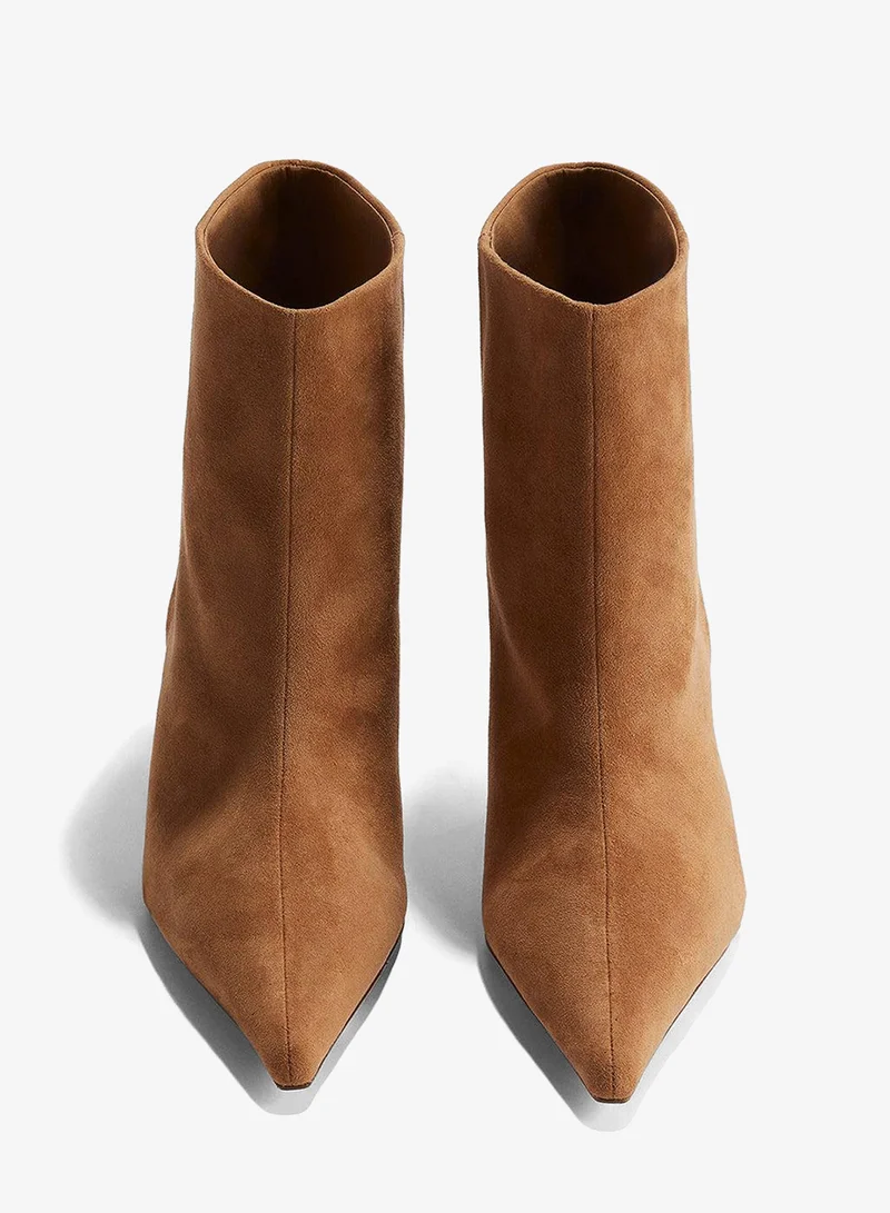 اتش اند ام بوت بكعب