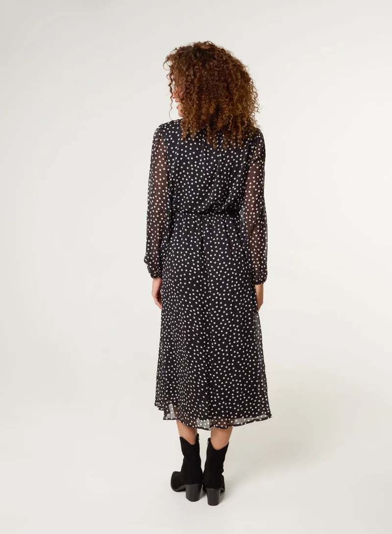 بلو فانيلا فستان ميدي بياقة ربطة منقط