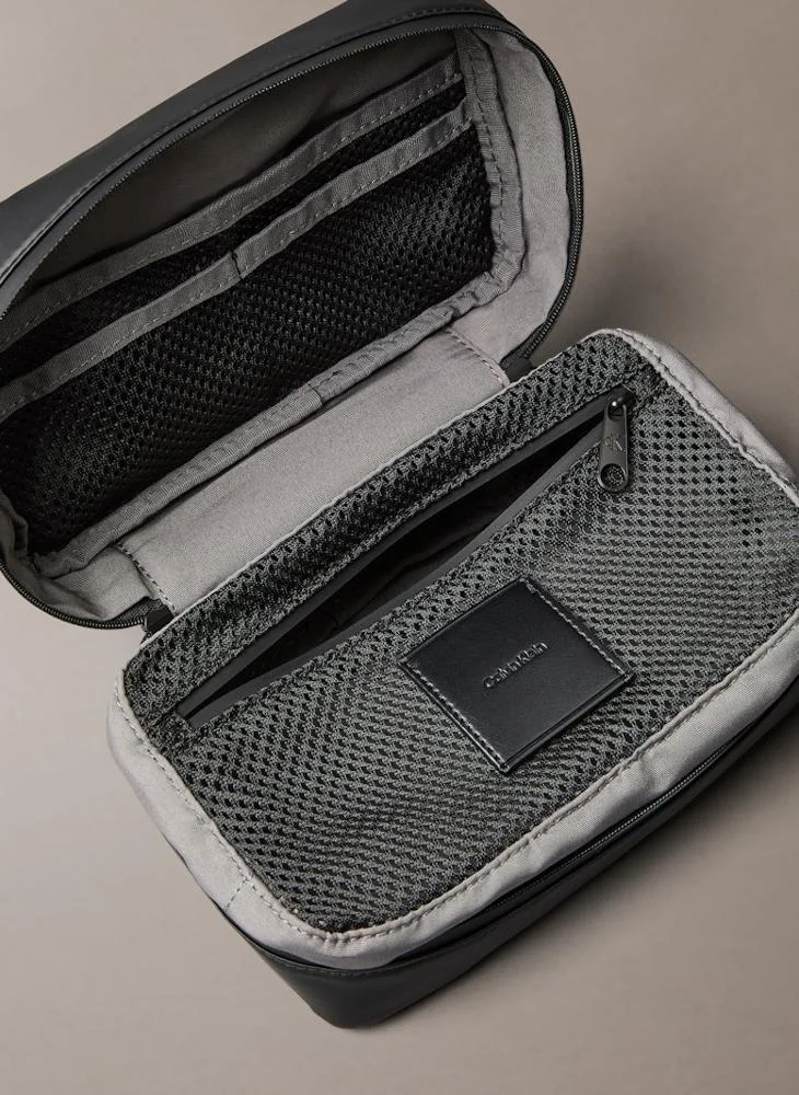 CALVIN KLEIN Zip around toiletry bag