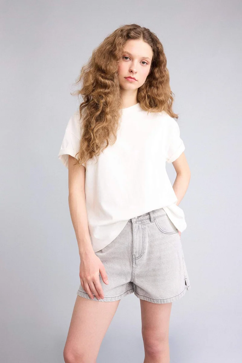 ديفاكتو Mom Fit Denim High Waist Short Leg Shorts