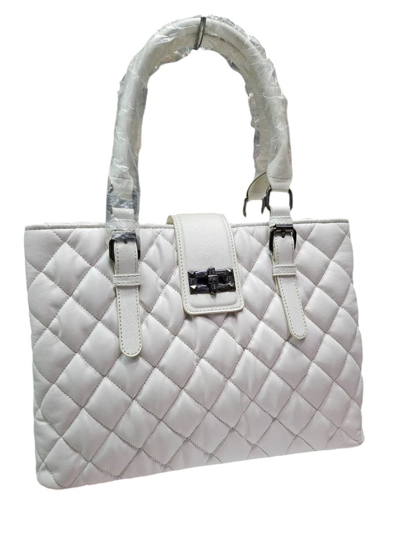 Classic square bag embroidered from the outside with adjustable handles with large storage spaces inside 