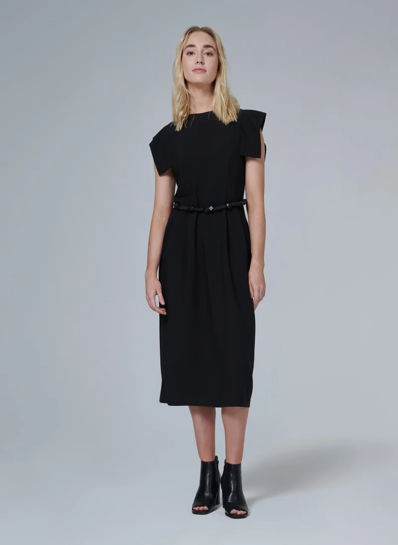 ليم فستان بأكمام فراشة