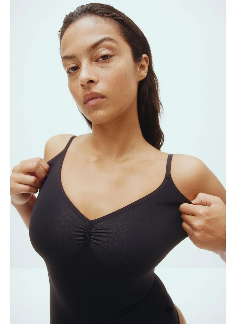 H&M Stretchy &amp; sculpting firm shape thong body