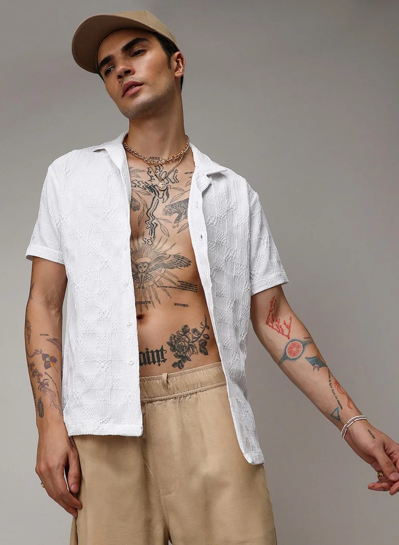 Campus Sutra Campus Sutra Men's Chalk White Creased-Check Shirt For Casual Wear | Cuban Collar | Short Sleeve | Button Closure | Shirt Crafted With Comfort Fit For Everyday Wear