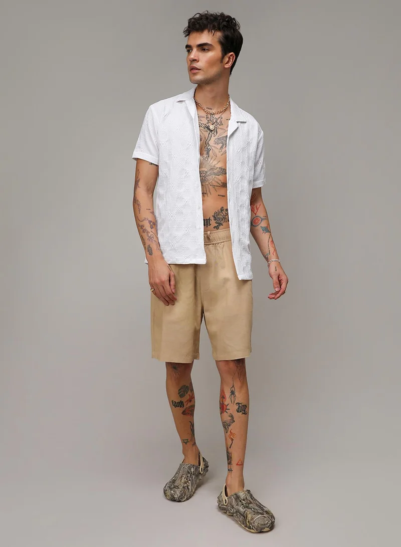 Campus Sutra Campus Sutra Men's Chalk White Creased-Check Shirt For Casual Wear | Cuban Collar | Short Sleeve | Button Closure | Shirt Crafted With Comfort Fit For Everyday Wear