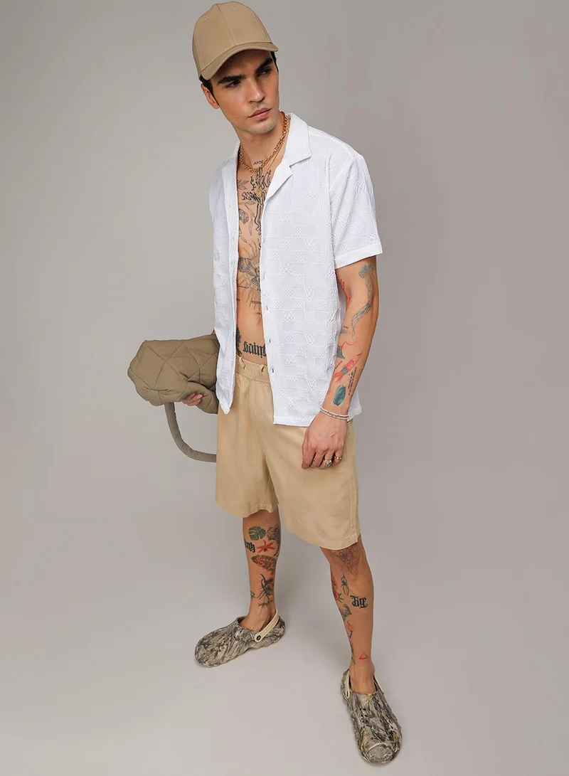 Campus Sutra Campus Sutra Men's Chalk White Creased-Check Shirt For Casual Wear | Cuban Collar | Short Sleeve | Button Closure | Shirt Crafted With Comfort Fit For Everyday Wear
