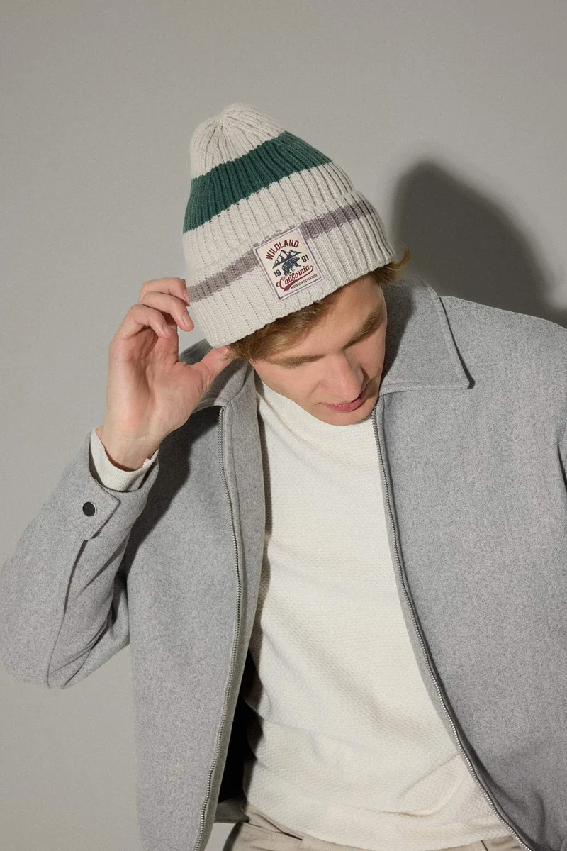 ديفاكتو Man Labeled Knit Beanie