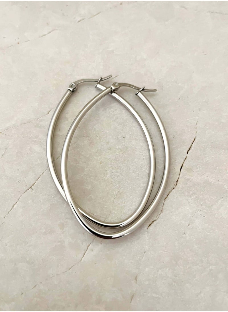 Clé de Lune Minimalist Oval Hoop Earrings- Silver  - Image 5